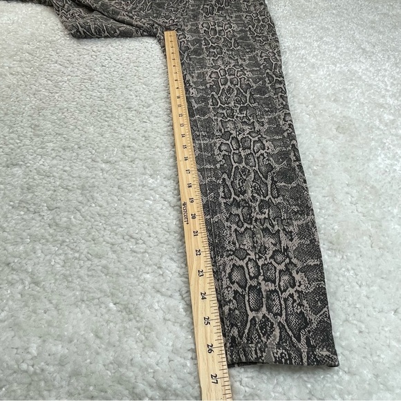 Spanx Size XL Jean-ish Ankle Length Leggings Pants Snakeskin #20018R Stretch - Picture 10 of 10